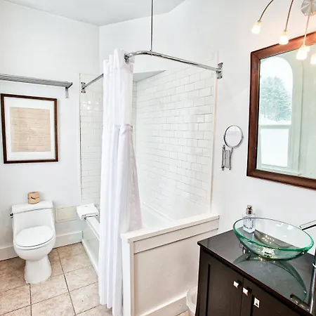 The Haus On Mirror Lake Hotel Lake Placid Room photo