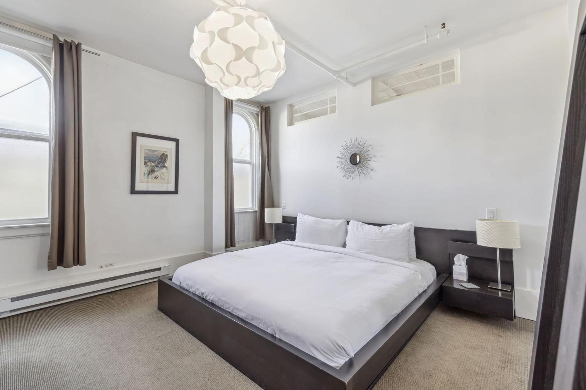The Haus On Mirror 4*