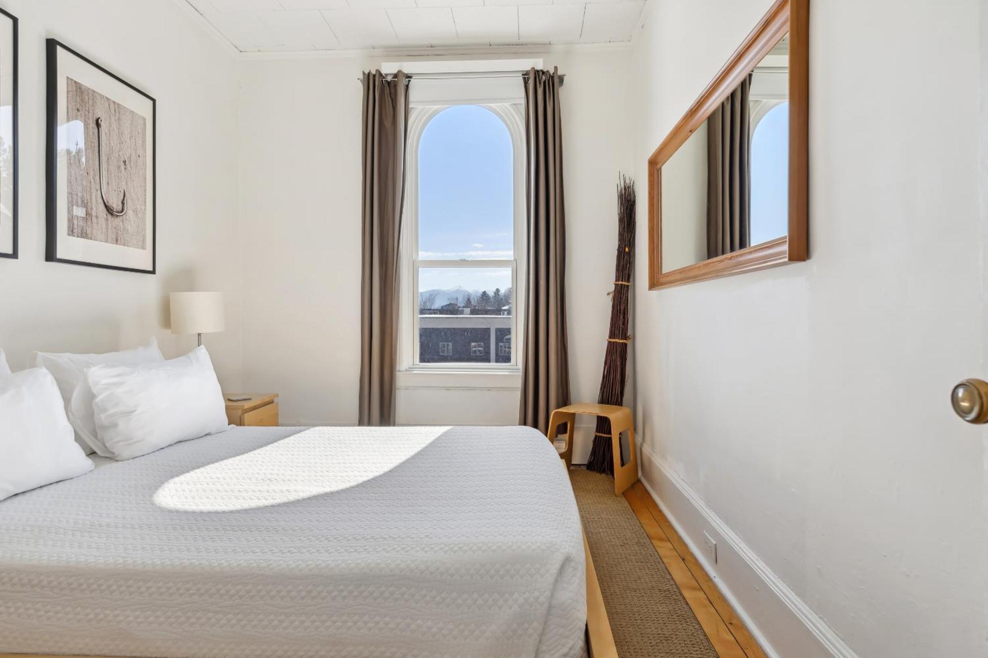 The Haus On Mirror 4*
