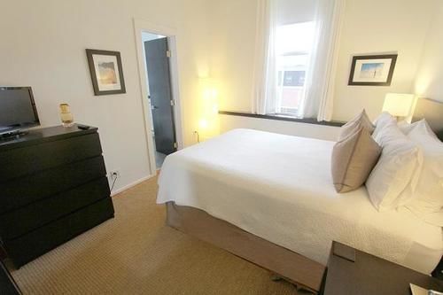 Hotel The Haus On Mirror 4*